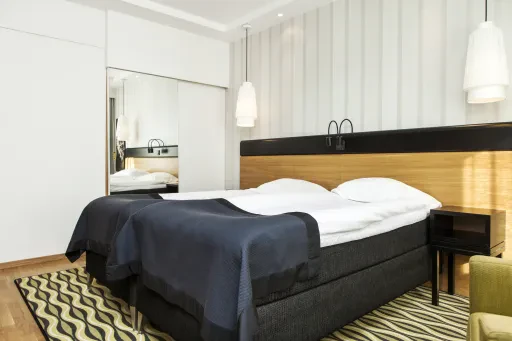 elite-marina-plaza-hbg-sup1