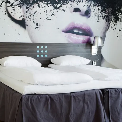 standard-double-room-doublebed-photowall-comfort-hotel-nouveau-2