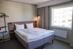 standard-double-bedroom-2-comfort-hotel-panorama-scaled